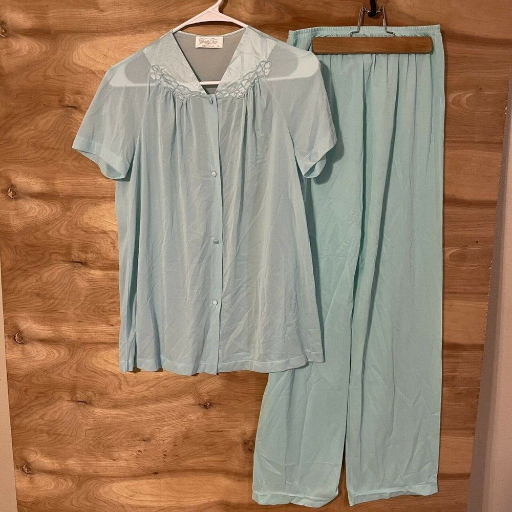 Vtg Vanity Fair Women’s Small. 2pc Pajama Pant Set USA Floral Embroidery￼ Blue